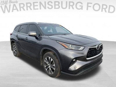 2022 Toyota Highlander AWD XLE 4DR SUV