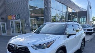Preowned 2022 Toyota Highlander XLE for Sale