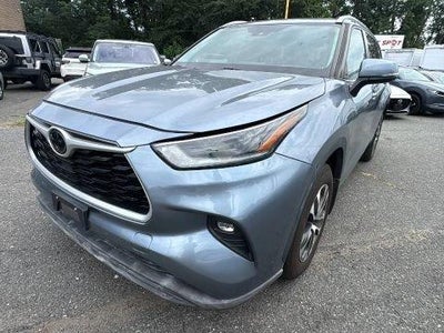2021 Toyota Highlander AWD XLE 4DR SUV