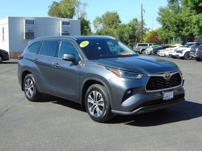 2021 Toyota Highlander AWD XLE 4DR SUV