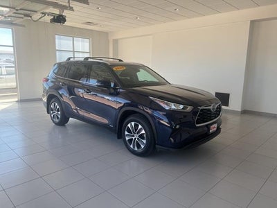 Photo of a 2020 Toyota Highlander Hybrid AWD XLE 4DR SUV for sale
