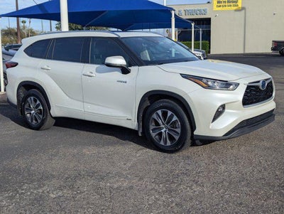 Photo of a 2020 Toyota Highlander Hybrid AWD XLE 4DR SUV for sale