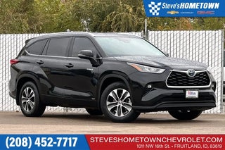 2020 Toyota Highlander Hybrid with Midnight Black Metallic Exterior