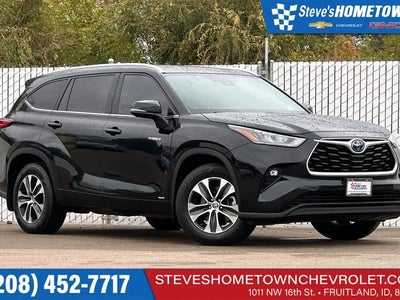 Photo of a 2020 Toyota Highlander Hybrid AWD XLE 4DR SUV for sale