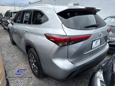 2022 Toyota Highlander AWD XLE 4DR SUV