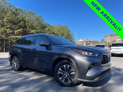 Photo of a 2020 Toyota Highlander AWD XLE 4DR SUV for sale