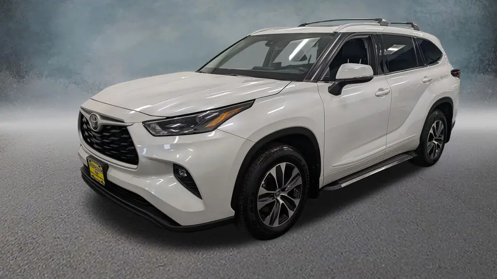 Preowned 2022 Toyota Highlander XLE for Sale