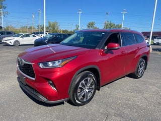 2020 Toyota Highlander with Ruby Flare Pearl Exterior