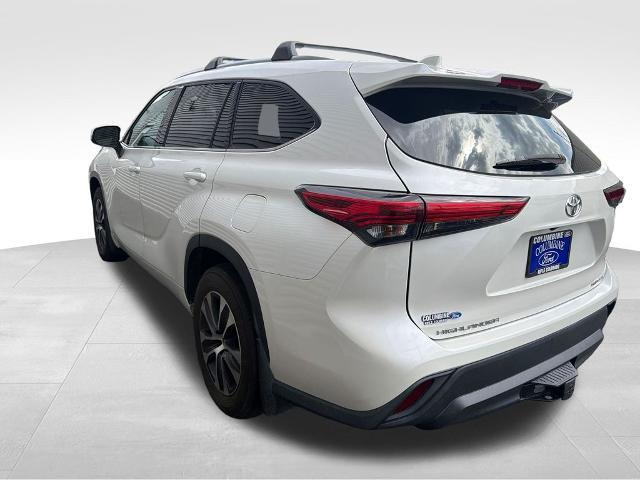 2021 Toyota Highlander XLE — photo 1 of 12