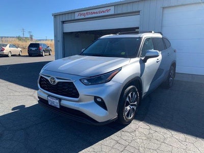 2022 Toyota Highlander AWD XLE 4DR SUV