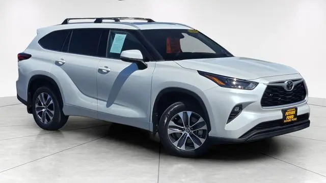 Preowned 2022 Toyota Highlander XLE for Sale