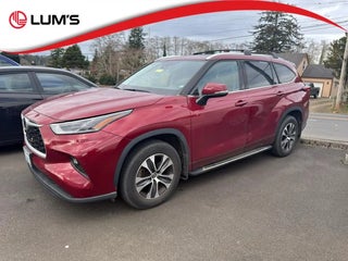 2021 Toyota Highlander with Ruby Flare Pearl Exterior