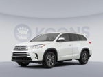 2017 Highlander Hybrid Thumbnail 1