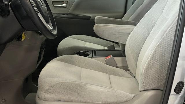 2015 Toyota Sienna LE 7-Passenger
