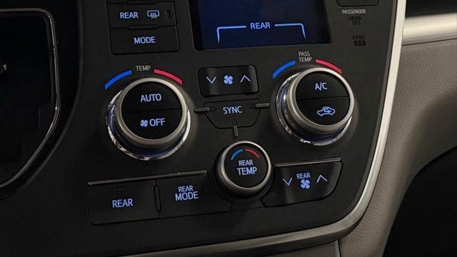 2015 Toyota Sienna LE 7-Passenger