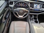 2016 Highlander Thumbnail 11
