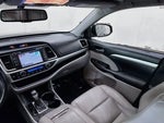 2016 Highlander Thumbnail 24
