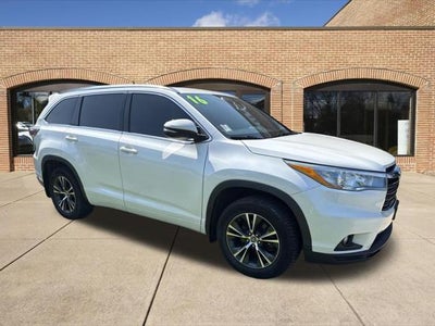 Photo of a 2016 Toyota Highlander AWD XLE 4DR SUV for sale