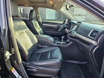 2016 Highlander Thumbnail 15