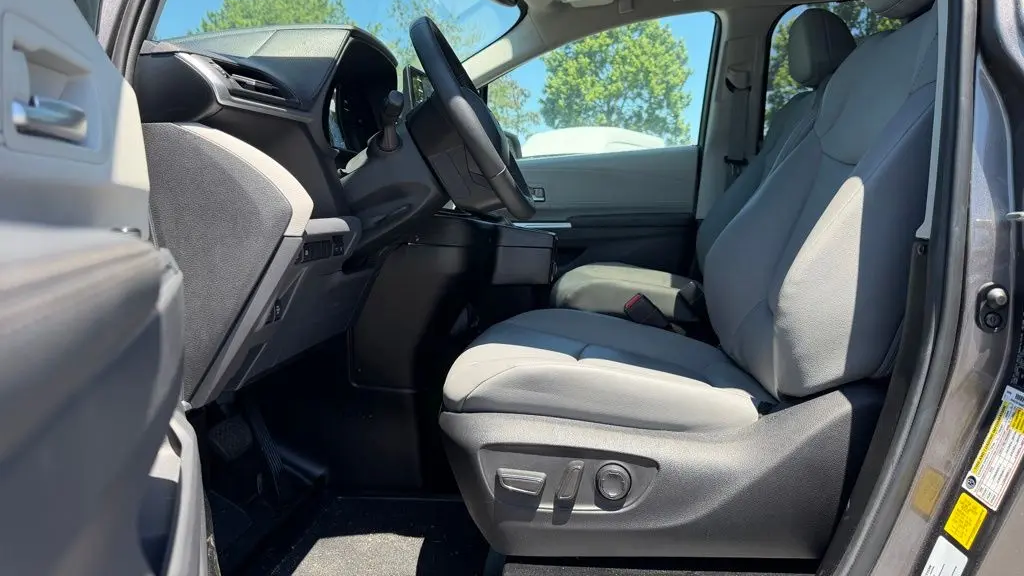 2022 Toyota Sienna XLE 8-Passenger