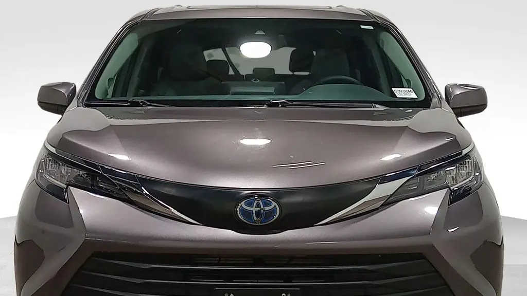 2022 Toyota Sienna XLE 8-Passenger