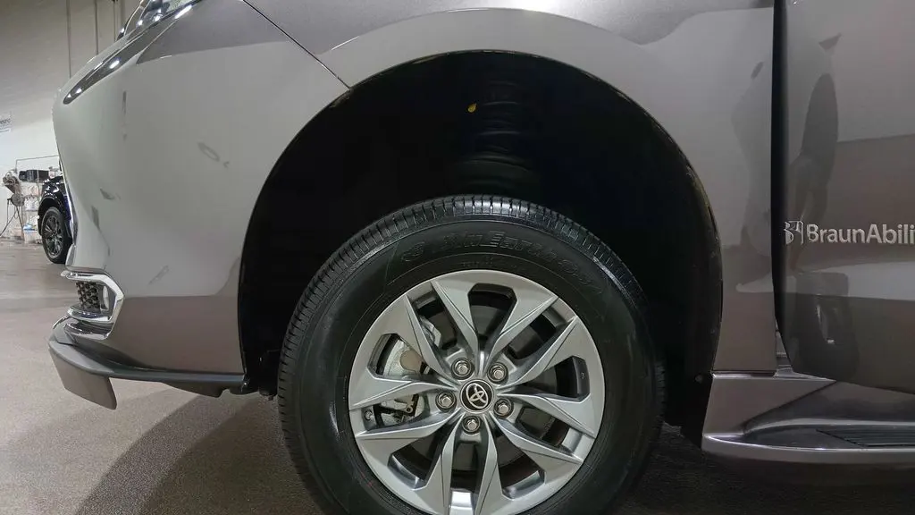 2022 Toyota Sienna XLE 8-Passenger