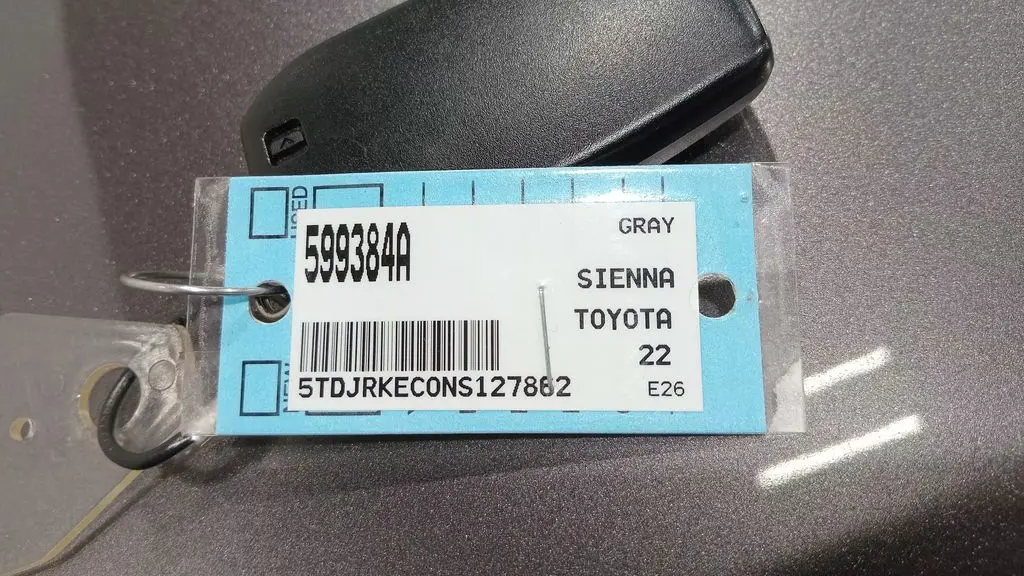 2022 Toyota Sienna XLE 8-Passenger