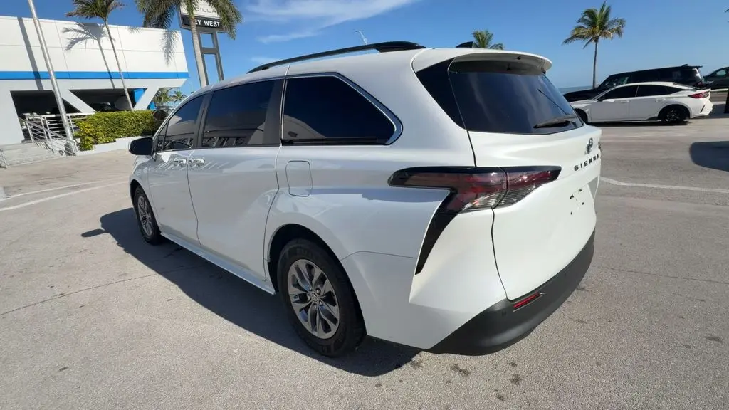 2023 Toyota Sienna XLE 8-Passenger
