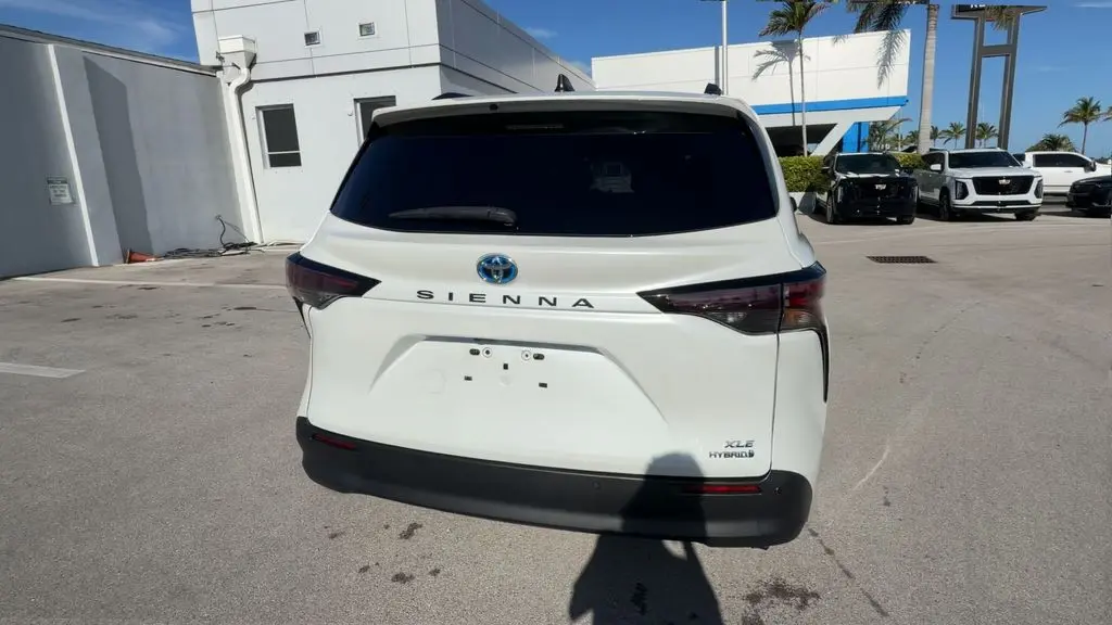 2023 Toyota Sienna XLE 8-Passenger