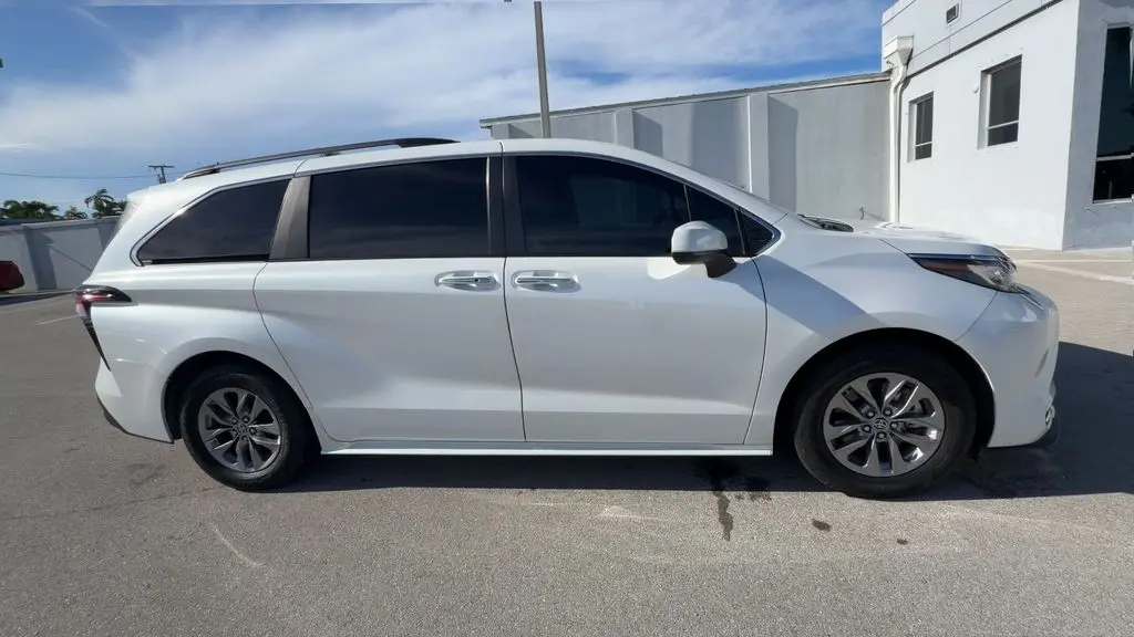 2023 Toyota Sienna XLE 8-Passenger