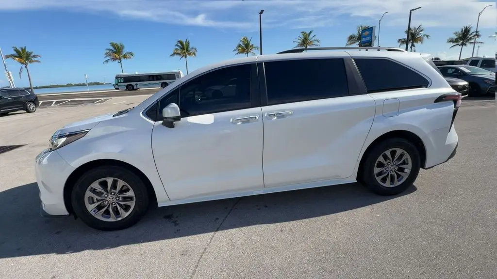 2023 Toyota Sienna XLE 8-Passenger