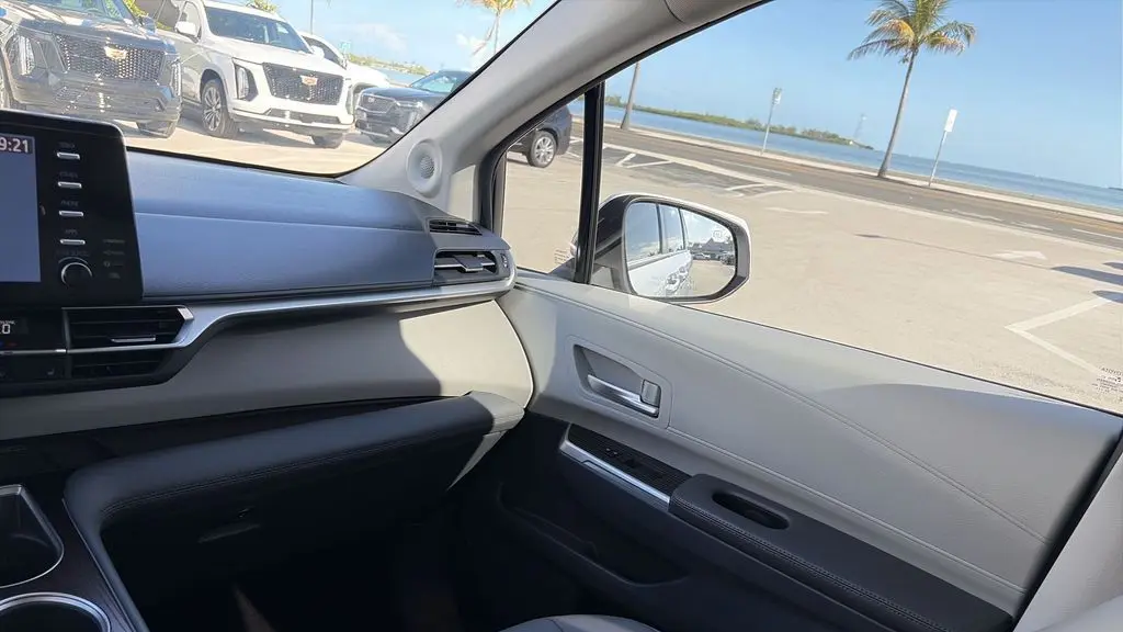 2023 Toyota Sienna XLE 8-Passenger