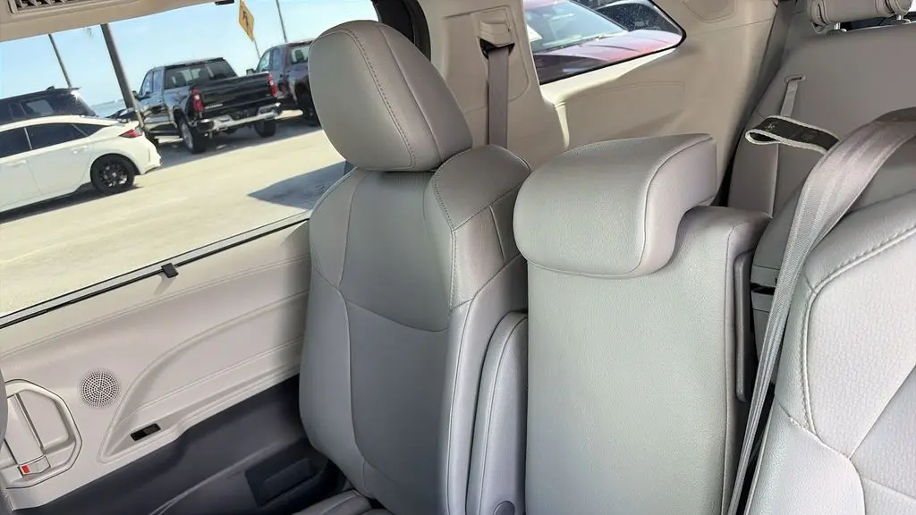 2023 Toyota Sienna XLE 8-Passenger