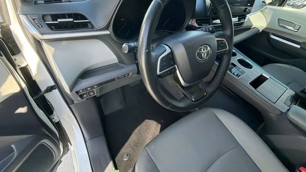 2023 Toyota Sienna XLE 8-Passenger
