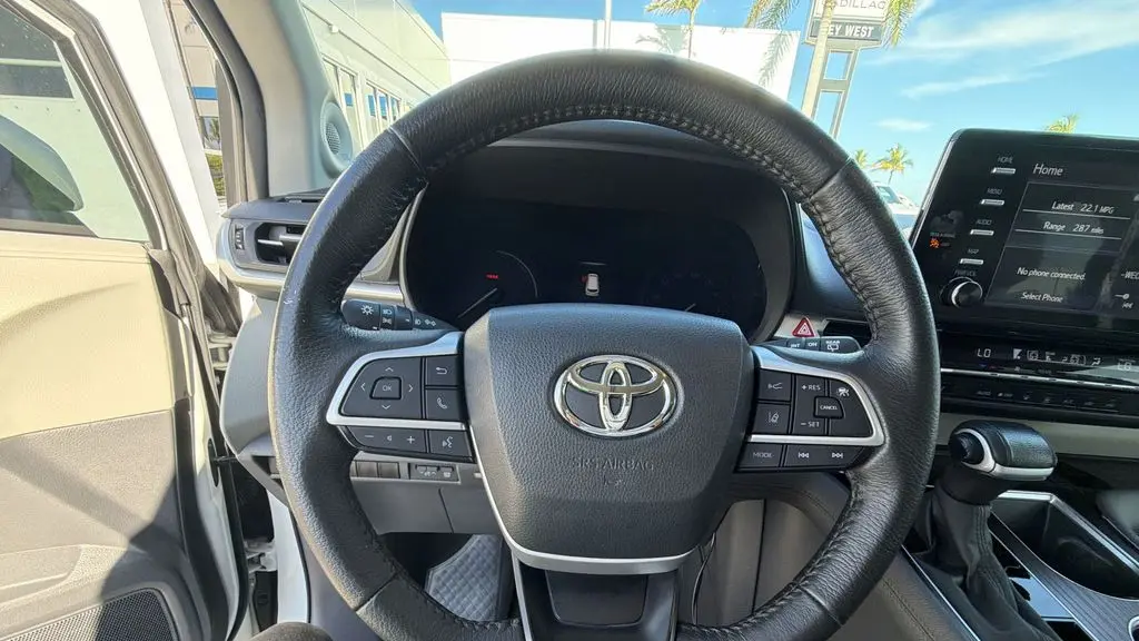 2023 Toyota Sienna XLE 8-Passenger