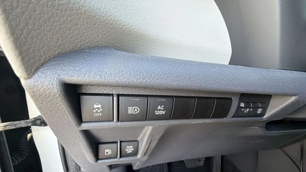2023 Toyota Sienna XLE 8-Passenger