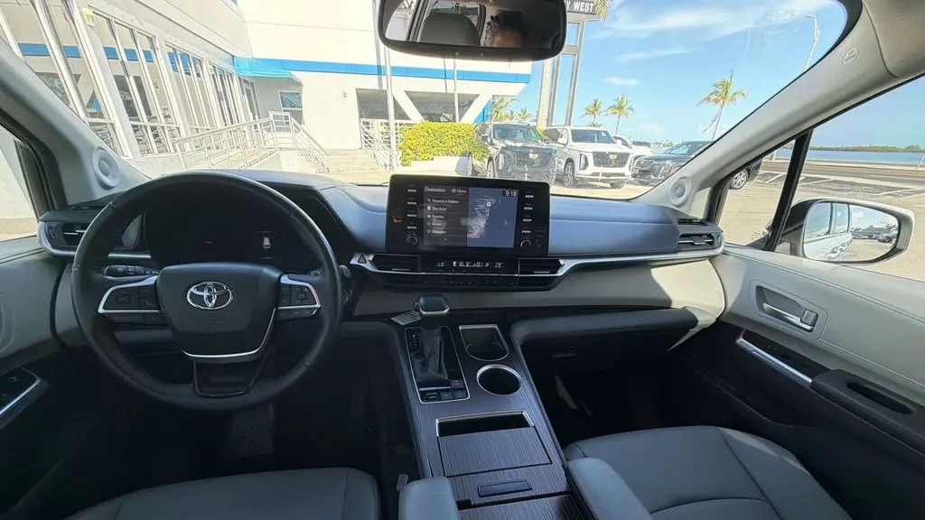 2023 Toyota Sienna XLE 8-Passenger