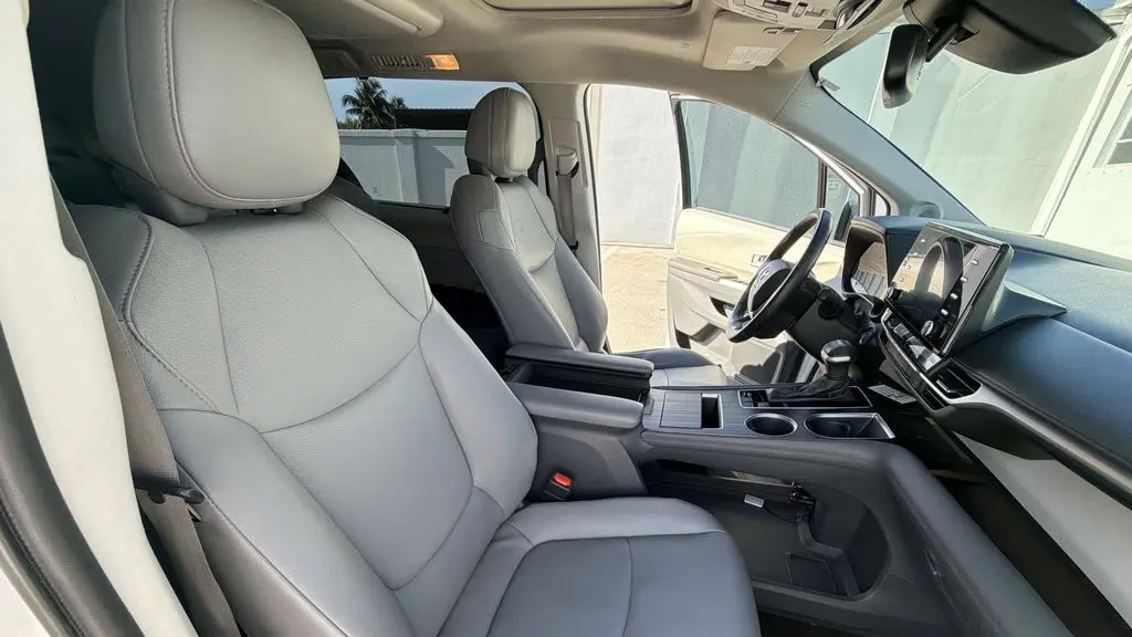 2023 Toyota Sienna XLE 8-Passenger