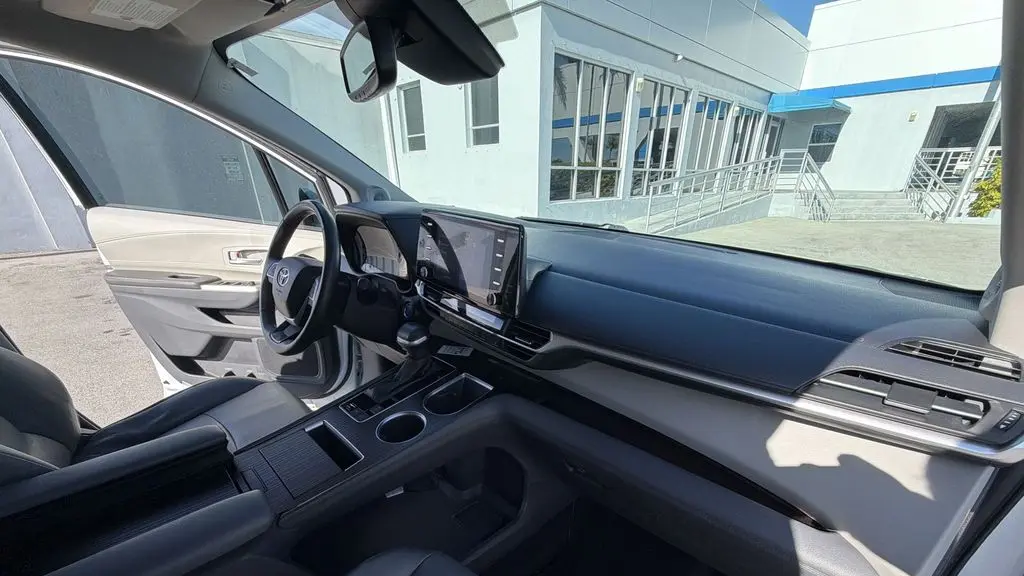 2023 Toyota Sienna XLE 8-Passenger