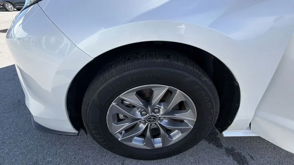 2023 Toyota Sienna XLE 8-Passenger