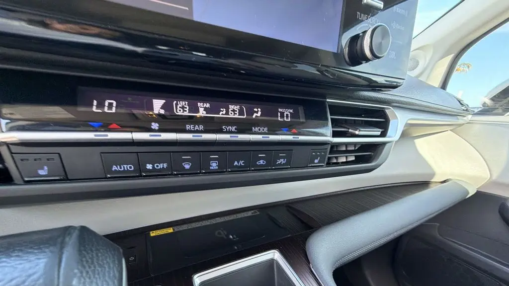 2023 Toyota Sienna XLE 8-Passenger