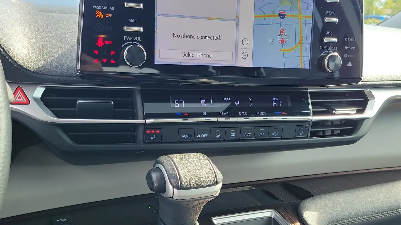 2022 Toyota Sienna XLE 8-Passenger