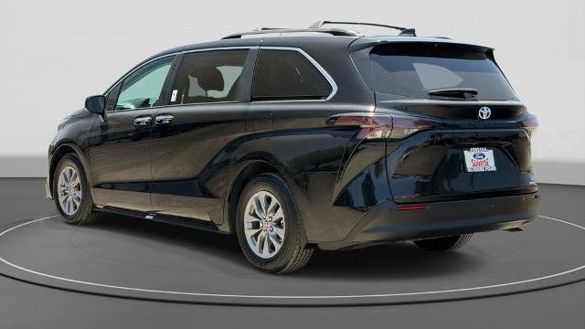 2024 Toyota Sienna XLE 8-Passenger