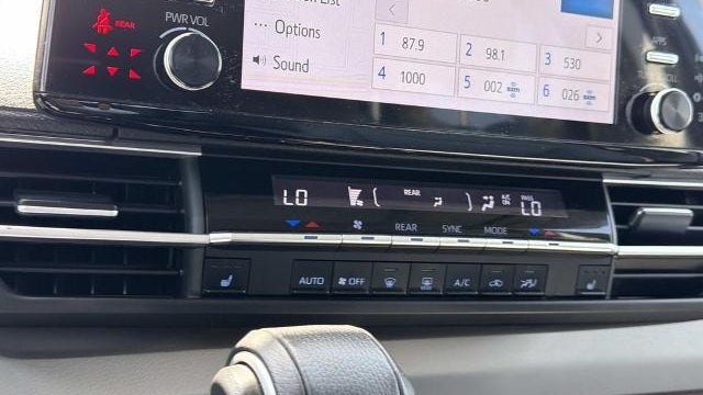 2024 Toyota Sienna XLE 8-Passenger