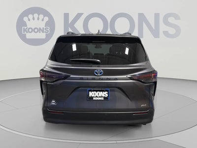 2025 Toyota Sienna XLE 8-Passenger 4DR Mini-Van