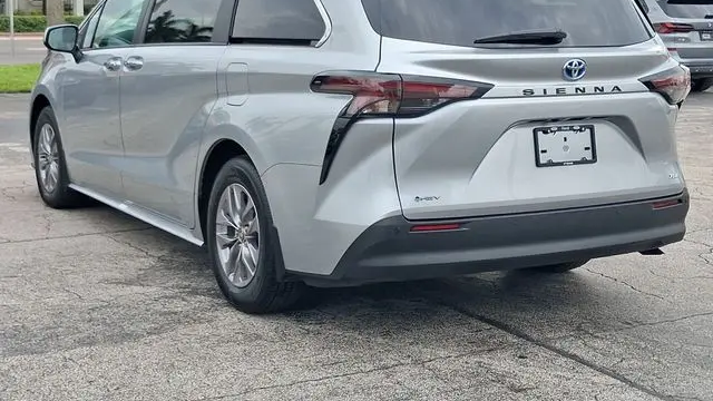 2025 Toyota Sienna XLE 8-Passenger