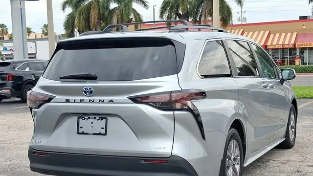 2025 Toyota Sienna XLE 8-Passenger