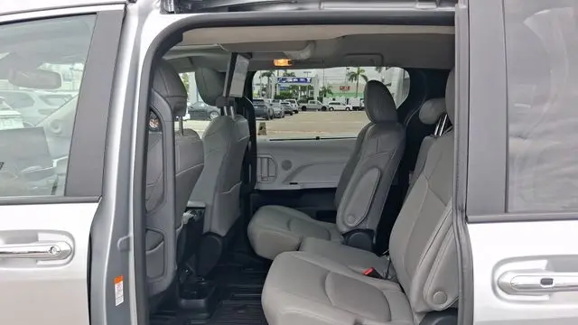 2025 Toyota Sienna XLE 8-Passenger