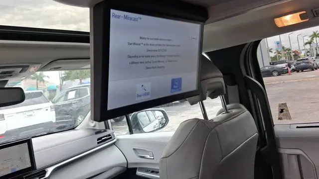 2025 Toyota Sienna XLE 8-Passenger