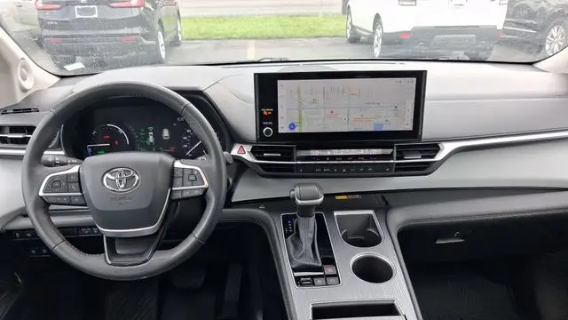 2025 Toyota Sienna XLE 8-Passenger